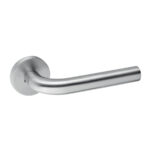 IN.00.028.RC08M 1 -MANILLA PARA PUERTA TUBULA CURVA ACABADO SATIN
